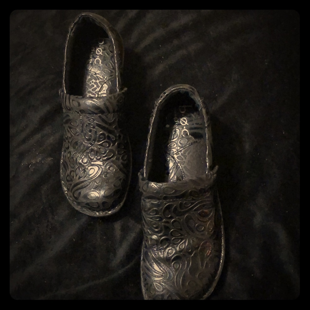 BOC.    CLOGS SIZE 7 NEVER WORN